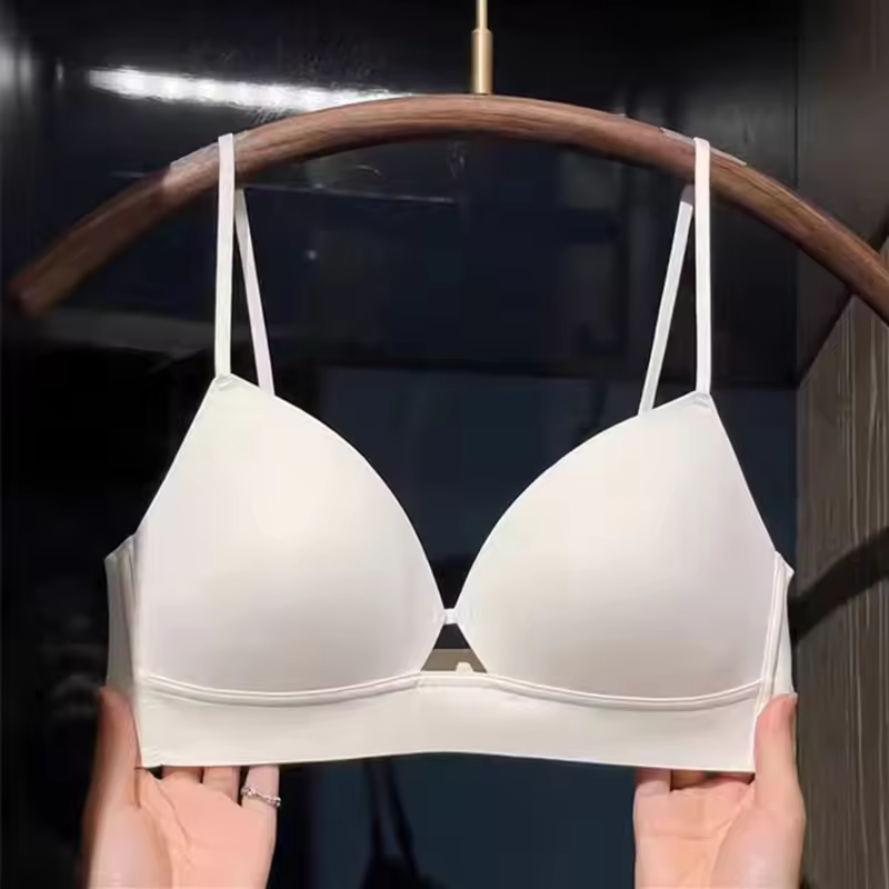 Thin Wire-Free Micro-Gathering Bra.